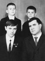 Михей Фомич Михеев с сыновьями Григорием, Александром и Владимиром (конец лета 1974 г.)