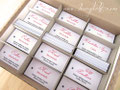 Individuell bedruckte, handgefertigte Label aus Karton