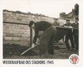 Sticker 109: Wiederaufbau des Stadions 1945; Tor Tor Millerntor; St. Pauli Sammeln! Panini Bilderdienst, Stuttgart