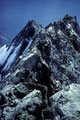 Kletterfelsen bei Nacht mit Stirnlampe zu überklettern