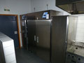 Amoire frigo 2 portes et armoire congélateur (vers la porte d'entrée)