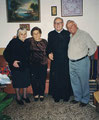 Con i coniugi emigrati argentini Giovannino Sgroi e Antonietta Gullo in ferie a Linguaglossa a casa della signora Agata, la sorella di Padre Di Mauro - 2009