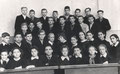 7а класс. 1958/1989 учебный год. В первом ряду среди девчонок учитель физики Даненгирги Г.М.