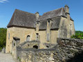 Beynac: maison typique à toit de lauzes