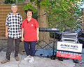 Alfred Pertl und Elfriede Pudgar beim Spanferkelessen des Korneuburger Pensionistenverbandes