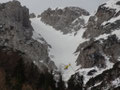 Ein Unfall am frühen Vormittag in der Lahning Ries (auch zu Mittag war dort unter der dünnen Neuschneeschicht noch eine gefrorene Unterlage)
