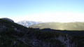 Ausstieg in den Latschen, dahinter der Schneeberg, rechts das Raxplateau