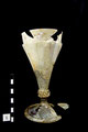 Kelchglas facettiert mit Fadendekor am Stiel; H: 19 cm x D: max. 9,5 cm