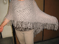 Poncho beige, punto fantasia de estrella hecho por Anne Gregg