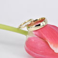 Besondere Partnerringe, individuell gefertigt aus recyceltem Gold