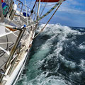 The wind ist picking up to 30kn and very steep waves built up.
