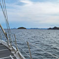 Heading north again with the tide. Calm sailing in the lee uf the islands.