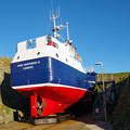 Bigger swell is coming into the harbour - therefore the ferry is taken up on land and it's time to us to leave...