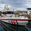 Big rescue boat. They use it also for the transport of patients, when the roads are closed and helicopters cannot fly (happens often in winter).