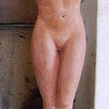 sculpture aphrodite sortant de l'eau