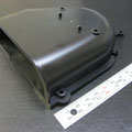 材質：PS（ポリスリレン）　　　　LOT：2000　　　　　　事務機器の内部カバーに使われています。