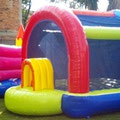 "IGLOO CON RESBALADILLA" Medidas: 4m x 3m x 2.50m Edades: 2 - 6 años