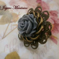 A011 Anillo filigrana flor gris y aro trenzado