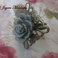 A007 Anillo filigrana bronce con flor gris