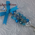  LL003 Llavero plateado de cuentas azules lampwork, facetadas de cristal, llave y lazo. Largo aprox. 15.5cm