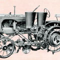 Allis Chalmers B mit Zwischenachs- und Heckhubwerk (Quelle: AGCO)