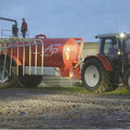 MF 5465 Traktor mit Güllefass (Quelle: AGCO)