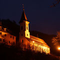 Abend an der Kirche      Foto: Hermann Stolz