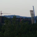 Felbermayr beim Einheben des Lehrgerüstes für die Bogenbrücke bei Freistadt. Foto: Margit Schmidinger