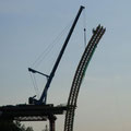 Felbermayr beim Einheben des Lehrgerüstes für die Bogenbrücke bei Freistadt. Foto: Margit Schmidinger