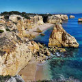 Blick vom Klippenweg auf die Praia da Marinha