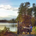 Picknick mit Freunden am Östra Rädsjön
