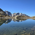 Glasklarer Bergsee oberhalb des Sustenpass