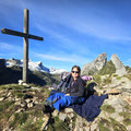Iris und Leonie besteigen den etwas tiefer liegenden Alamont (1'900m).