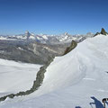 Ausblick nach Westen mit Mont Blanc (rechts vom Matterhorn)
