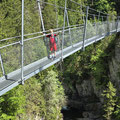 Oben die Brücke - unten die Schlucht zum Chessiloch