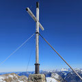 Gipfelkreuz und Blick nach Osten