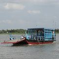 Ferry pour traverser le Mekong ( Vietnam)