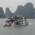 Ferry dans la Baie d Halong au Vietnam