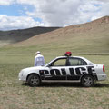 voiture de police dans la steppe mongole :=)