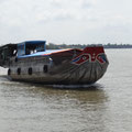 bateau de transport vietnamien sur le Mekong ( avec des yeux )