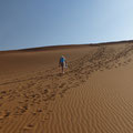 Colette gravit notre "dune-observatoire"