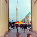 im Brandenburger Tor in Richtung Pariser Platz