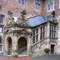 Seitenportal am Schloss Heessen