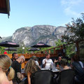 Rock climbing in Squamish: Nach einem langen Tag hat man sich eine ordentliche Mahlzeit verdient. Der Chief bleibt aber allgegenwärtig.