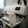 プラズマ発光分析装置(ICP)・日本ジャーレル・アッシュ社製 IRIS Advantage ; 水溶液に含まれる金属元素の濃度を測定できます。