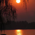 Der spektakuläre Sonnenuntergang am Vorabend (1.11.12) unseres Rückfluges nach Deutschland im Sommerpalast von Beijing.