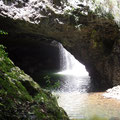La grotte et la cascade