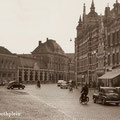 Van Coothplein met links achter Stadsschouwburg Concordia (1950s)