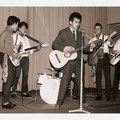 THE BLUE JEANS 1959 vlnr: Arie Mosies - Ruud Stormer - Marcel Vodegel - Jan Hesseling - Rein Klooster (niet zichtbaar drummer Paul Legand) (fotocollectie: Marcel Vodegel)
