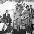 The Young Sisters met The Red Hot Peppers uit Leeuwarden op 7 sept. 1963 in Hotel Beijering, Vlagtwedde (Friesland)